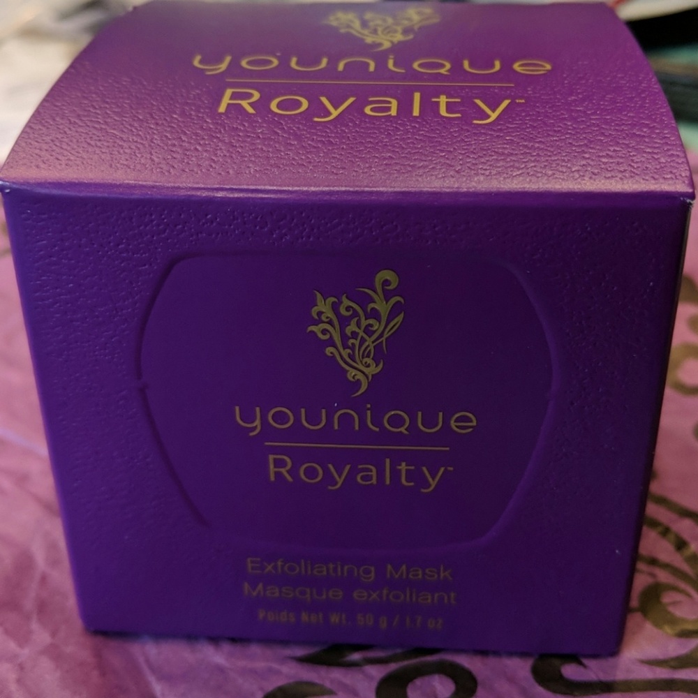 Younique Royalty Exfoliating Moisturizing Mask